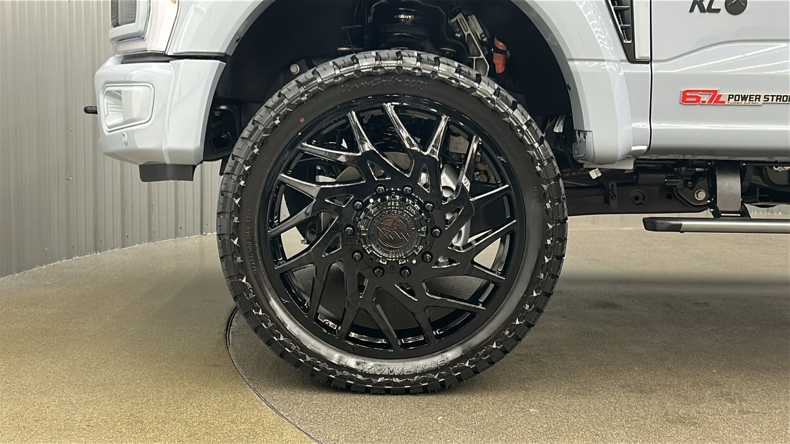 Used 2025 Ford F450 Platinum w/ FX4 Off-Road Package image 9