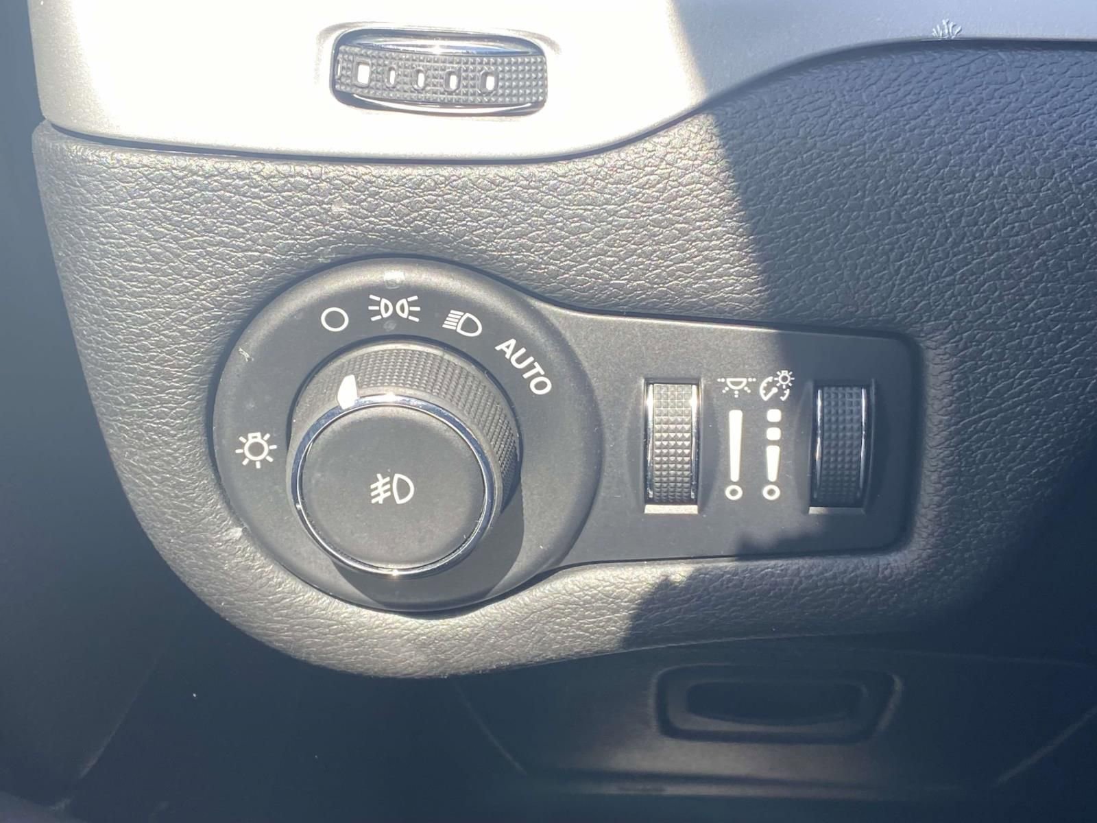 Used 2018 Jeep Cherokee Latitude Plus image 29