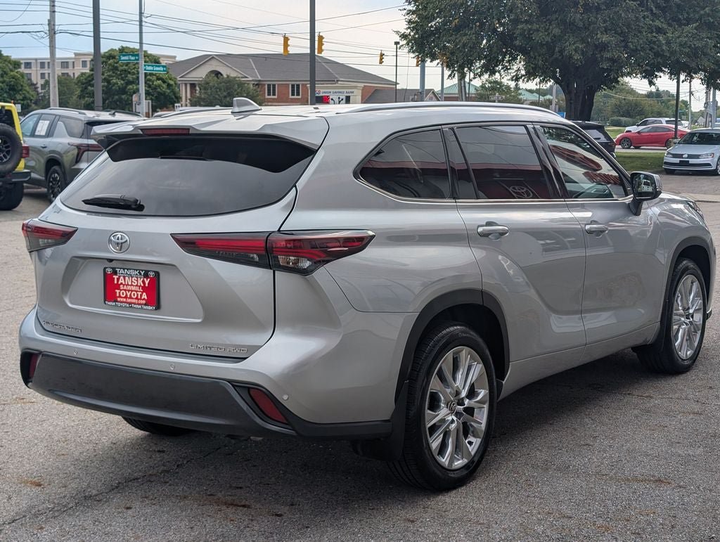 Certified 2025 Toyota Highlander Limited AWD/4WD image 8
