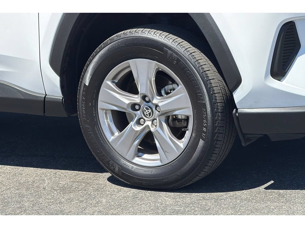 Used 2025 Toyota RAV4 XLE FWD image 31