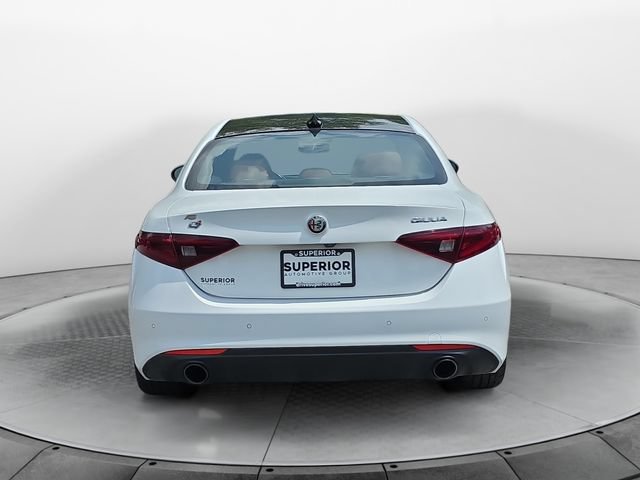 Used 2022 Alfa Romeo Giulia Ti AWD/4WD image 4