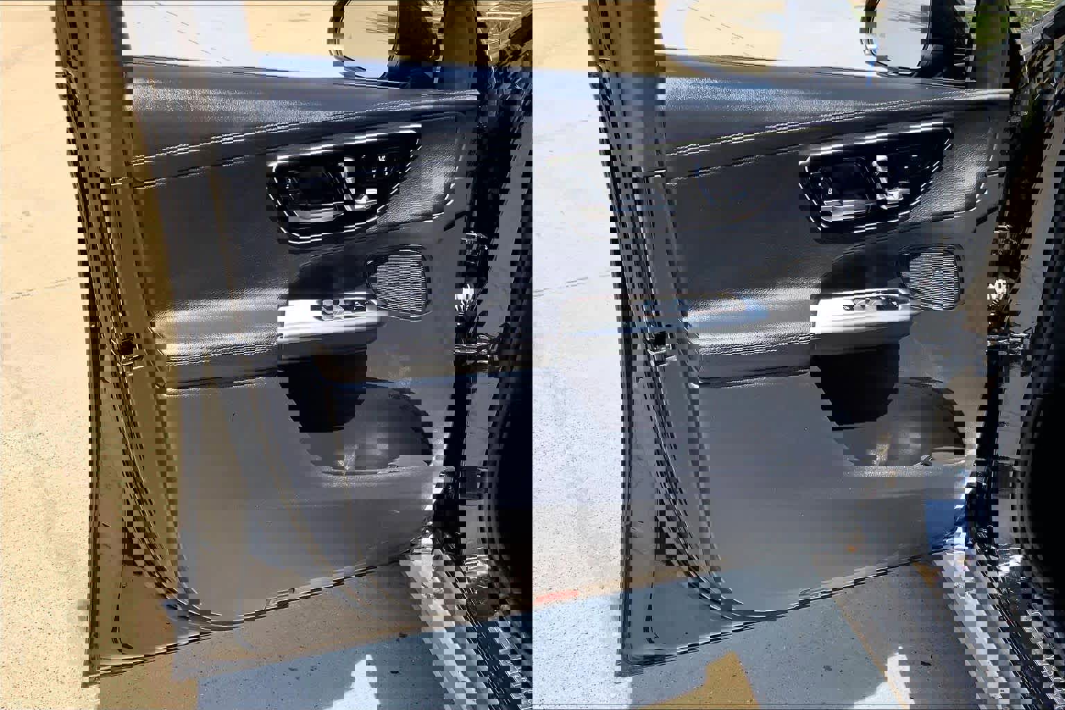 Used 2024 Mercedes-Benz GLC 300 image 22