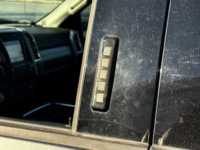 Used 2017 Ford F350 Lariat image 11