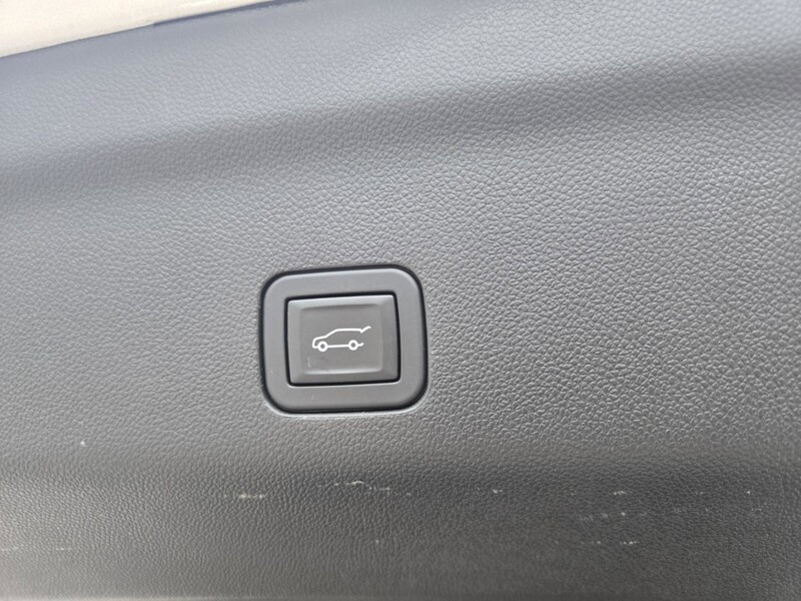 Used 2024 Chevrolet Tahoe Premier image 9