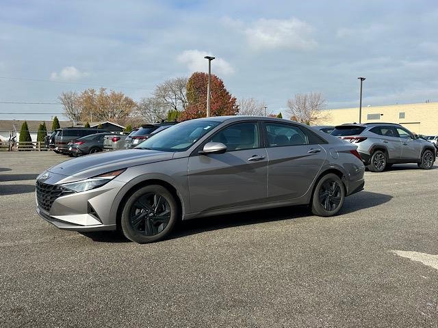 Used 2023 Hyundai Elantra SEL w/ Cargo Package image 2