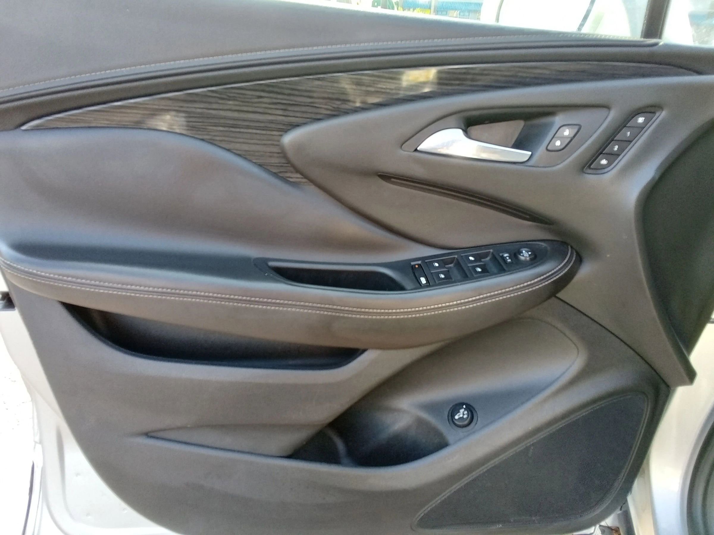 Used 2017 Buick Envision Essence FWD image 9