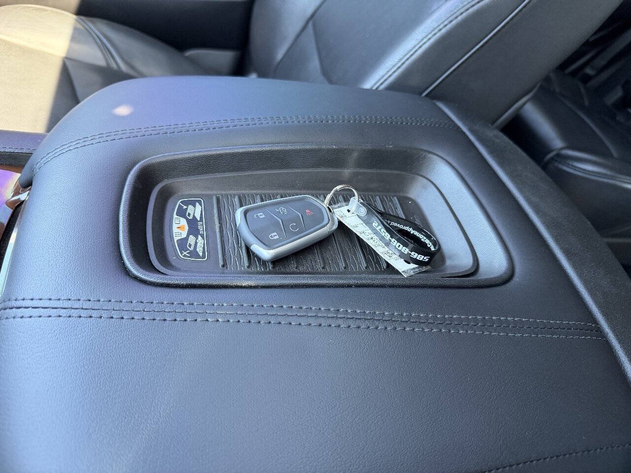 Used 2018 Cadillac Escalade Luxury AWD/4WD image 18