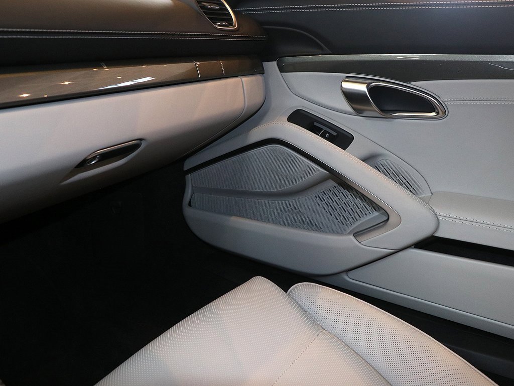 Used 2025 Porsche 718 Cayman GT4 image 45