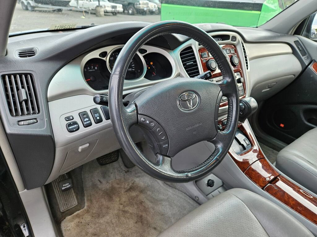 Used 2007 Toyota Highlander 4WD V6 w/ 3rd Row image 16