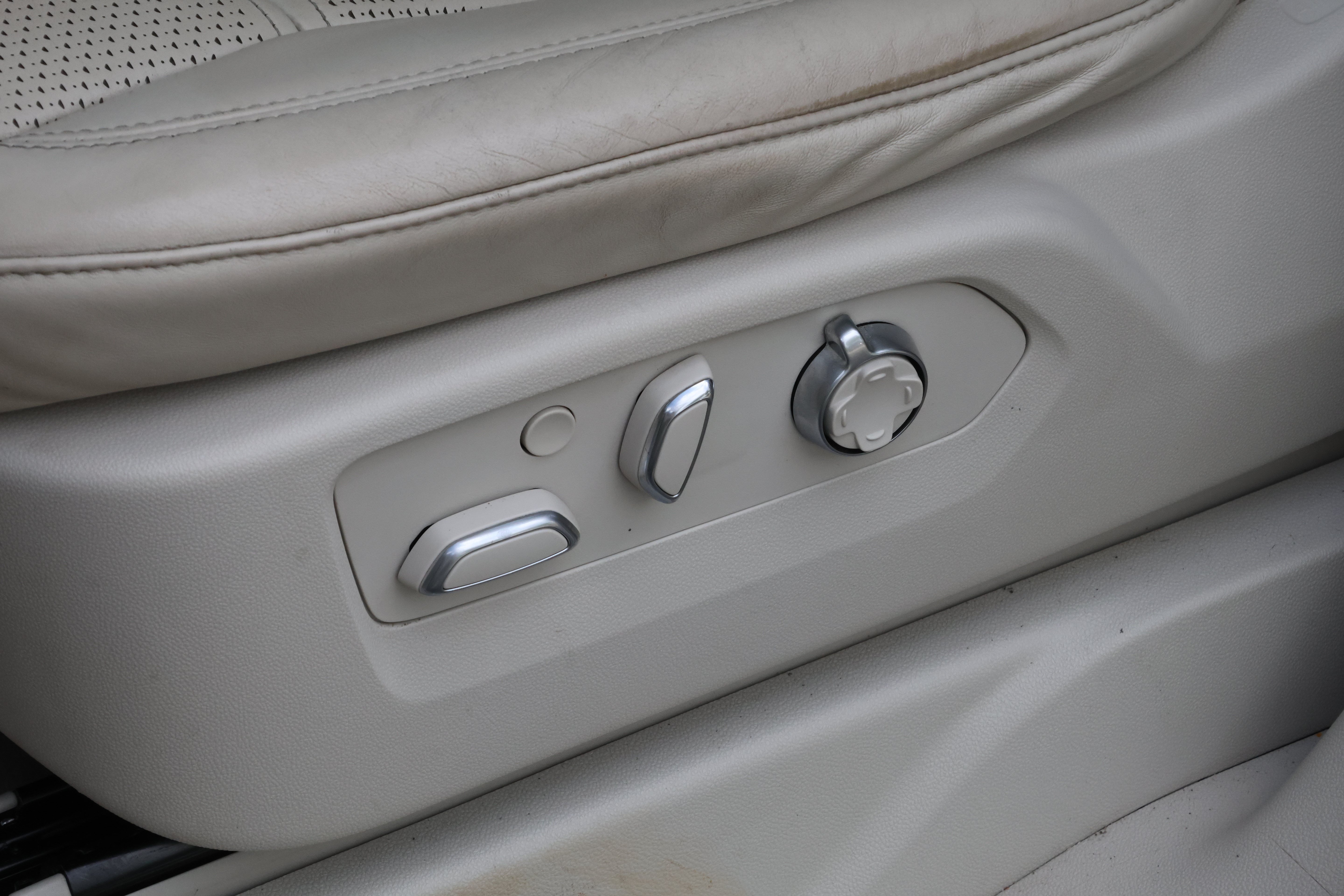 Used 2021 Cadillac Escalade Premium Luxury Platinum w/ Heavy-Duty Trailer Package AWD/4WD image 33