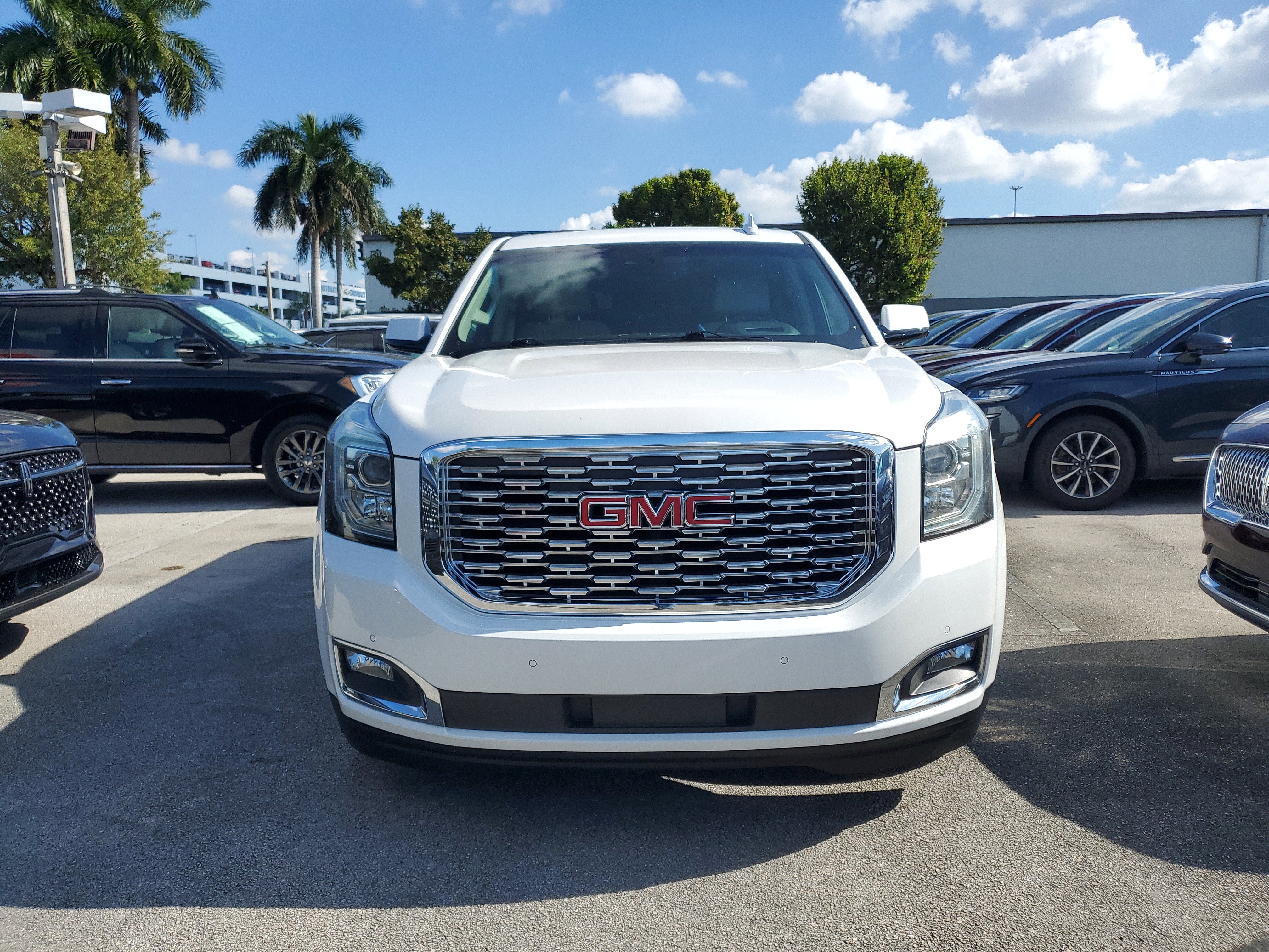Used 2019 GMC Yukon Denali w/ Denali Ultimate Package image 2