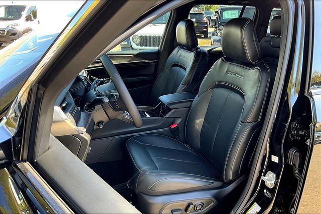 New 2025 Jeep Grand Cherokee Overland image 10
