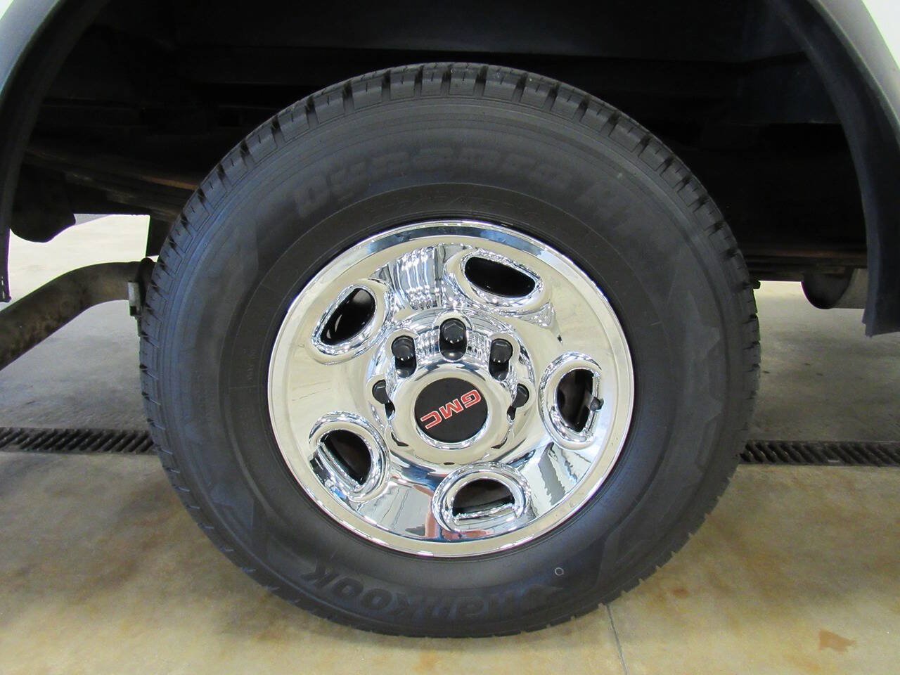 Used 2023 GMC Savana 3500 w/ Power Convenience Package RWD image 9