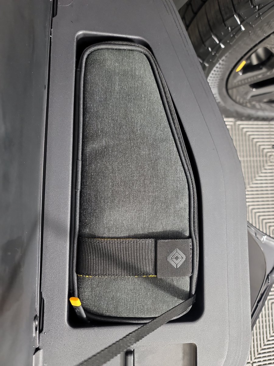 Used 2024 Rivian R1T Adventure Dual AWD/4WD image 32