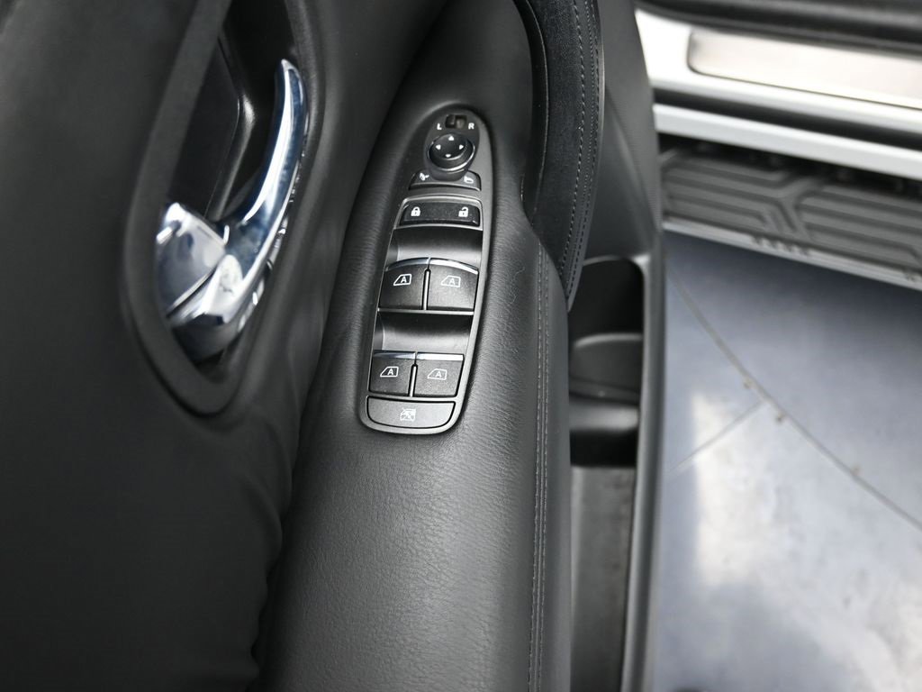 Used 2021 Nissan Armada SL w/ Midnight Edition Package image 6