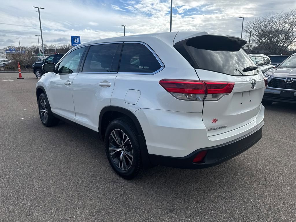 Used 2019 Toyota Highlander LE AWD/4WD image 5