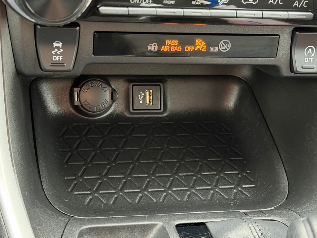 Used 2023 Toyota RAV4 LE AWD/4WD image 19