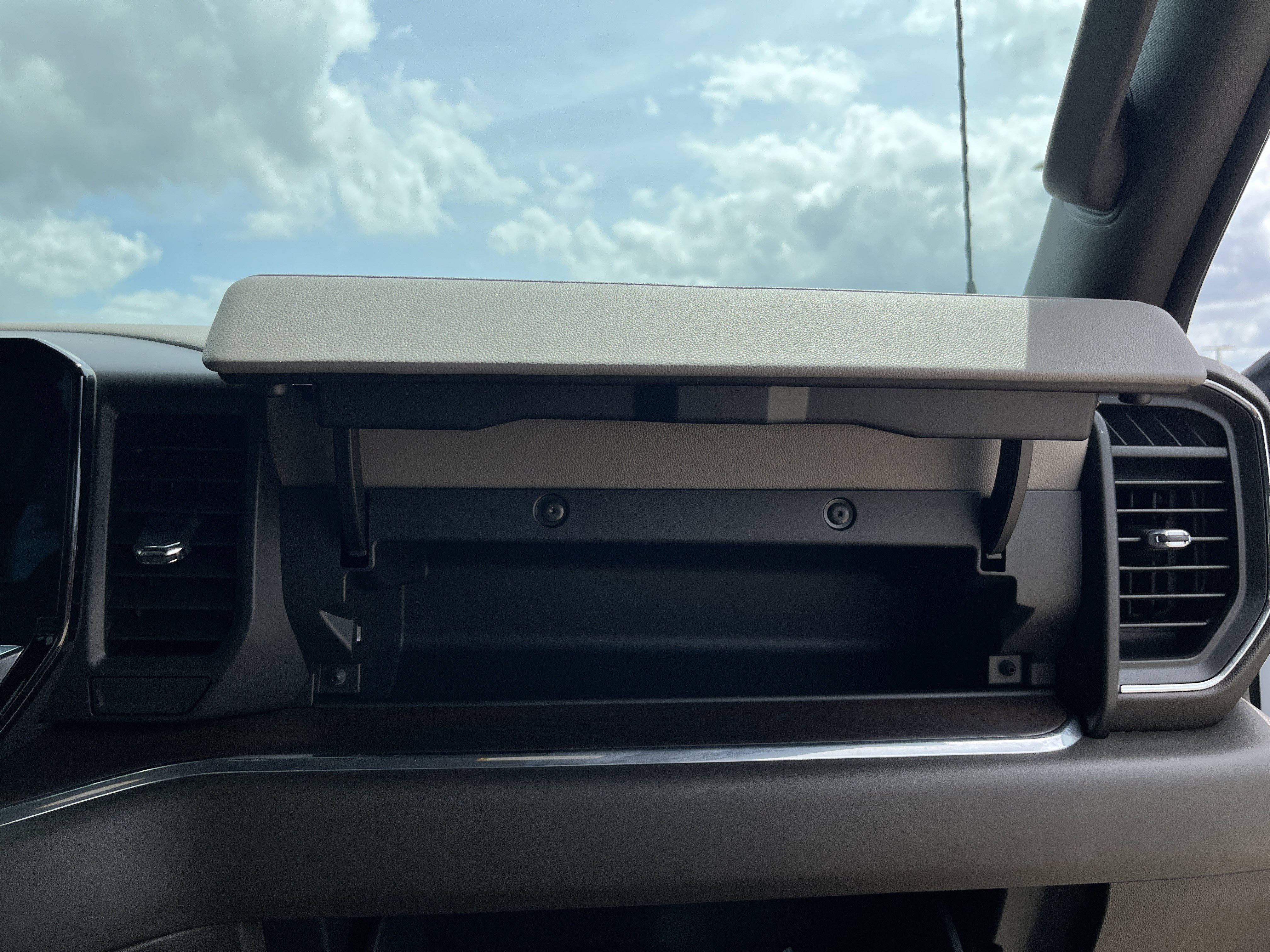 Used 2024 GMC Sierra 2500 SLT w/ SLT Premium Package image 23