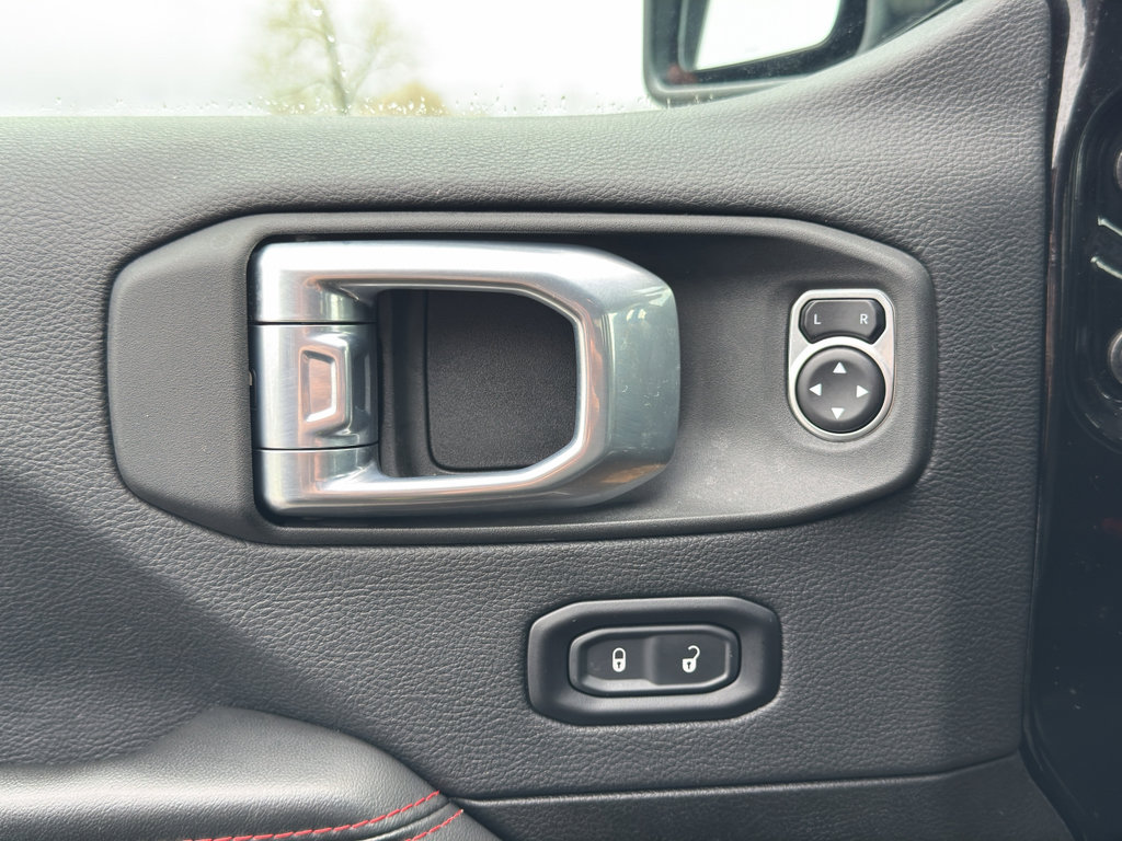 Used 2024 Jeep Wrangler Unlimited Rubicon AWD/4WD image 13