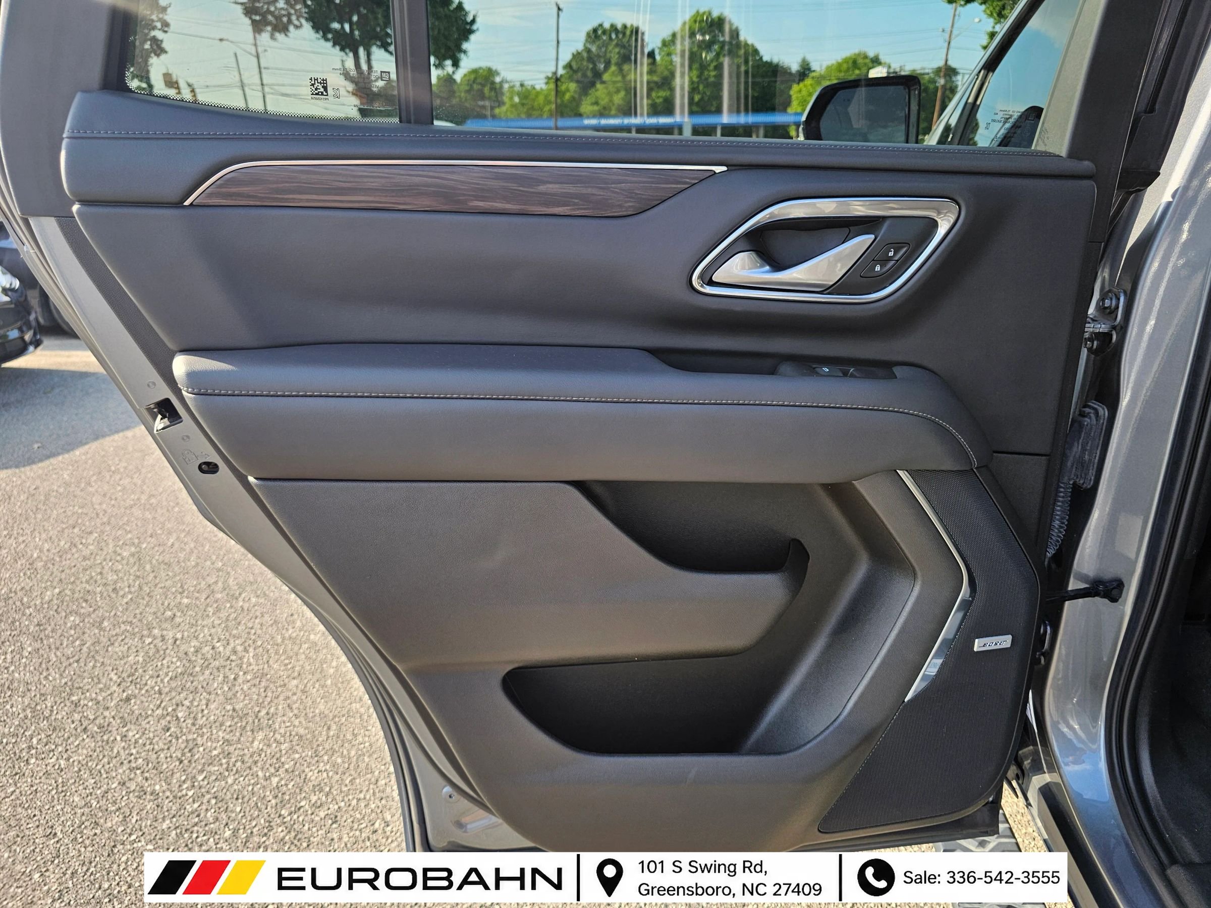 Used 2022 Chevrolet Tahoe Z71 w/ Z71 Off-Road Package AWD/4WD image 28