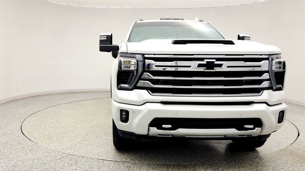 Used 2024 Chevrolet Silverado 2500 High Country w/ High Country Premium Package AWD/4WD image 2