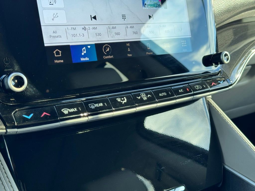 Used 2023 Jeep Wagoneer 4WD w/ Premium Group I image 14