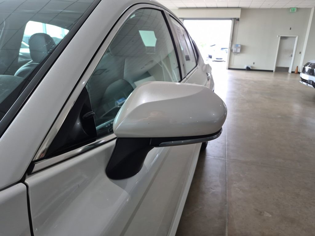 Used 2022 Toyota Camry XLE FWD image 33