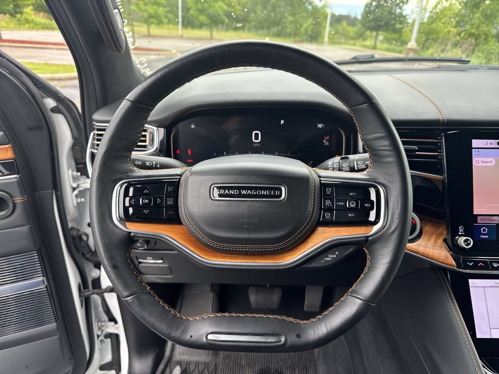 Used 2024 Jeep Grand Wagoneer L Series III AWD/4WD image 18