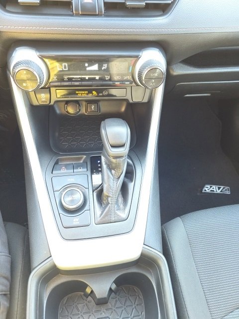 Used 2020 Toyota RAV4 LE w/ Carpet Mat Package image 20
