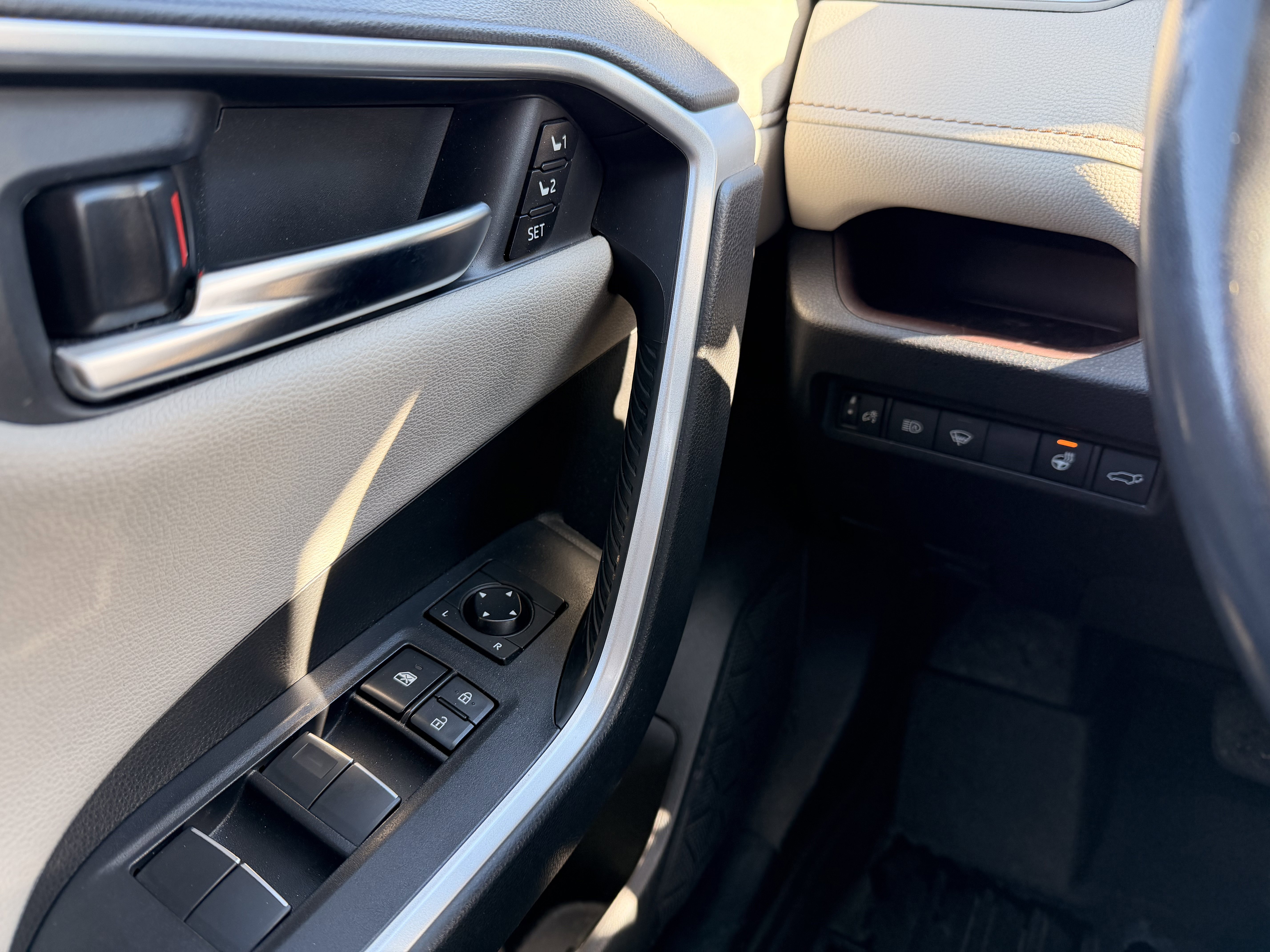 Used 2021 Toyota RAV4 Limited w/ Limited Grade Weather Package image 22