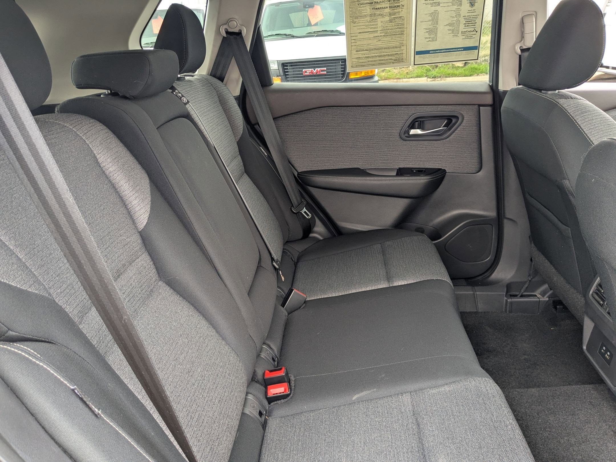 Used 2022 Nissan Rogue SV image 25