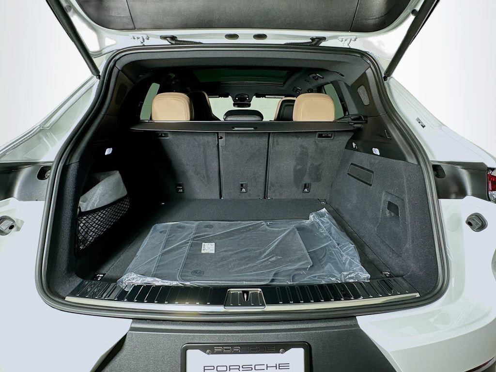 Certified 2026 Porsche Cayenne AWD/4WD image 28