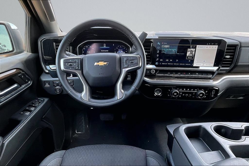 Used 2024 Chevrolet Silverado 1500 LT AWD/4WD image 5