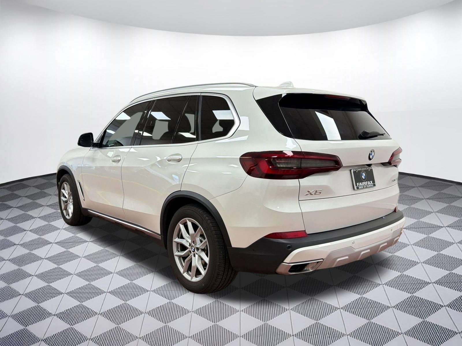 Used 2021 BMW X5 xDrive40i w/ Premium Package image 3
