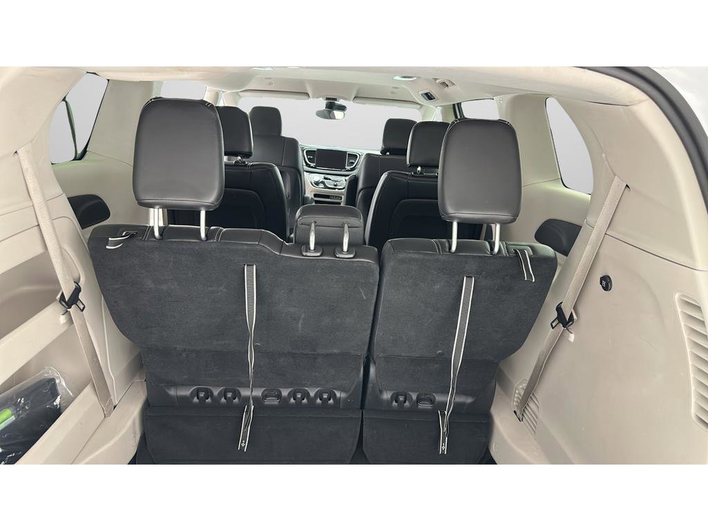 Used 2024 Chrysler Pacifica Touring-L FWD image 26