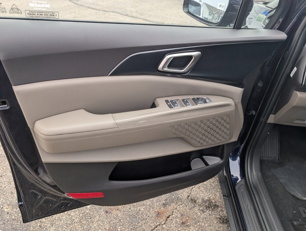 New 2027 Kia Carnival FWD image 13