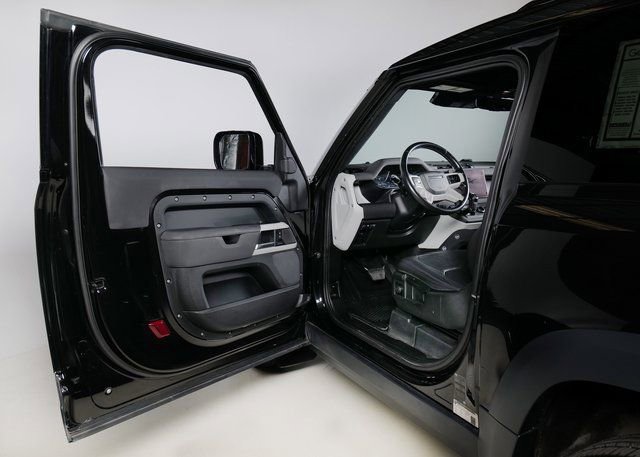 Used 2023 Land Rover Defender 90 S image 24