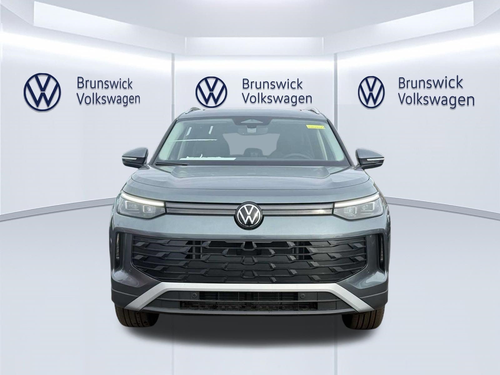 New 2026 Volkswagen Tiguan SE AWD/4WD image 2