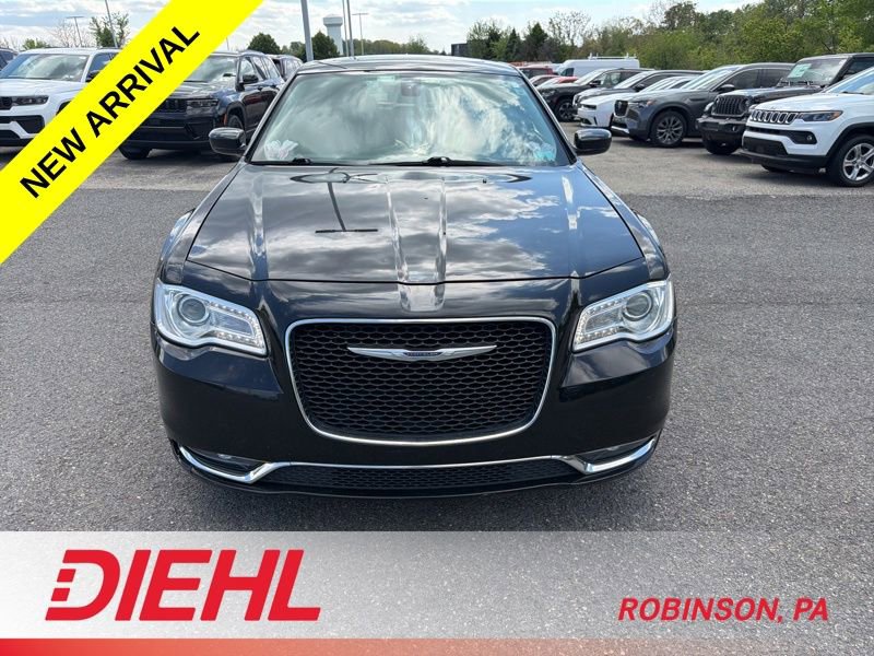 Used 2019 Chrysler 300 Touring w/ Quick Order Package 2EF RWD image 3