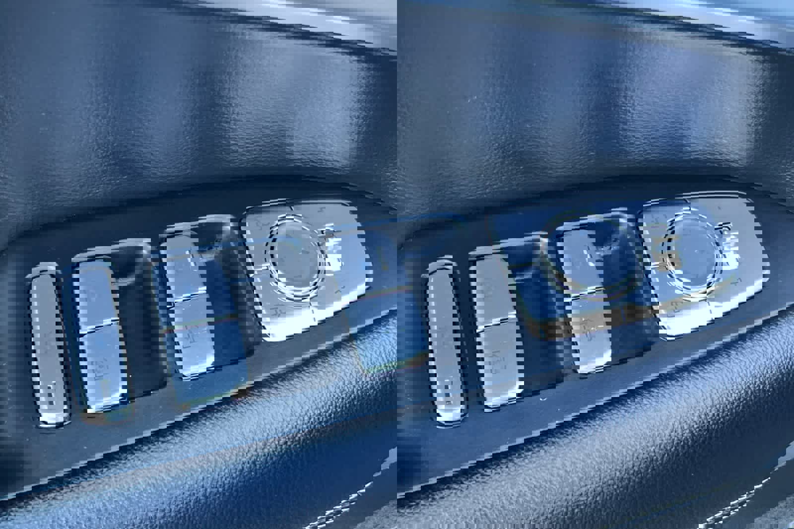 Used 2022 Genesis G70 2.0T image 13