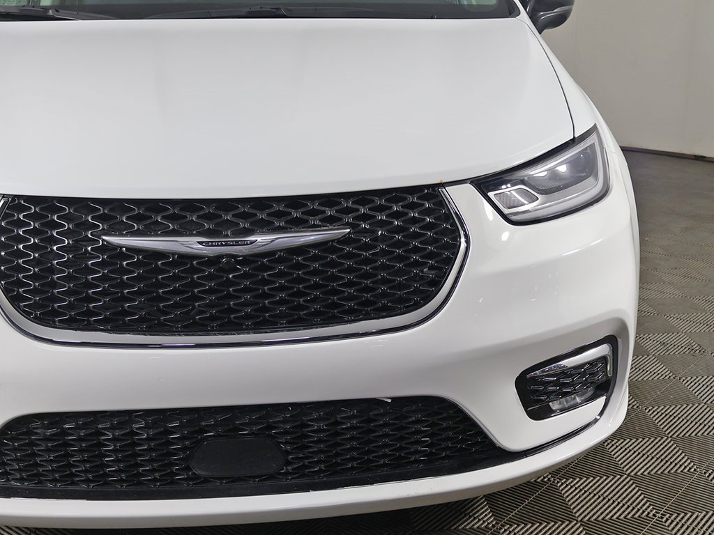 Used 2024 Chrysler Pacifica Touring-L image 14