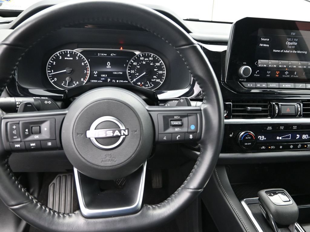 Used 2025 Nissan Pathfinder SV image 19