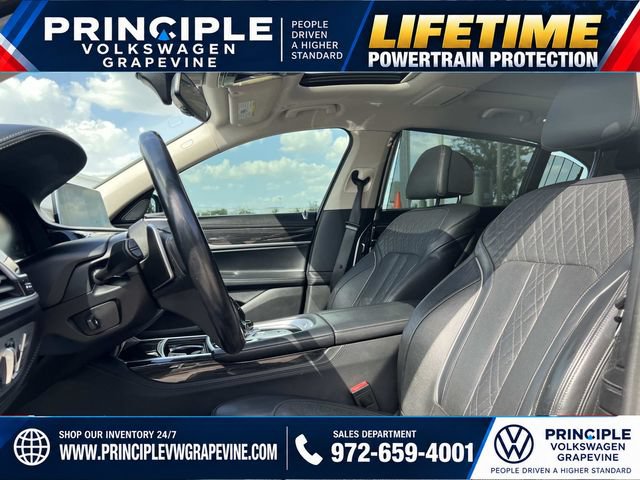 Used 2021 BMW 740i w/ Premium Package RWD image 12