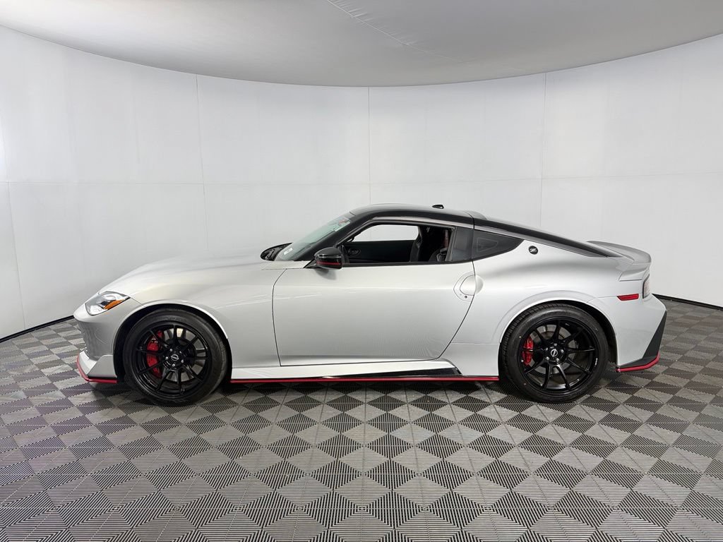 Used 2025 Nissan Z NISMO w/ Floor Mat Package RWD image 10