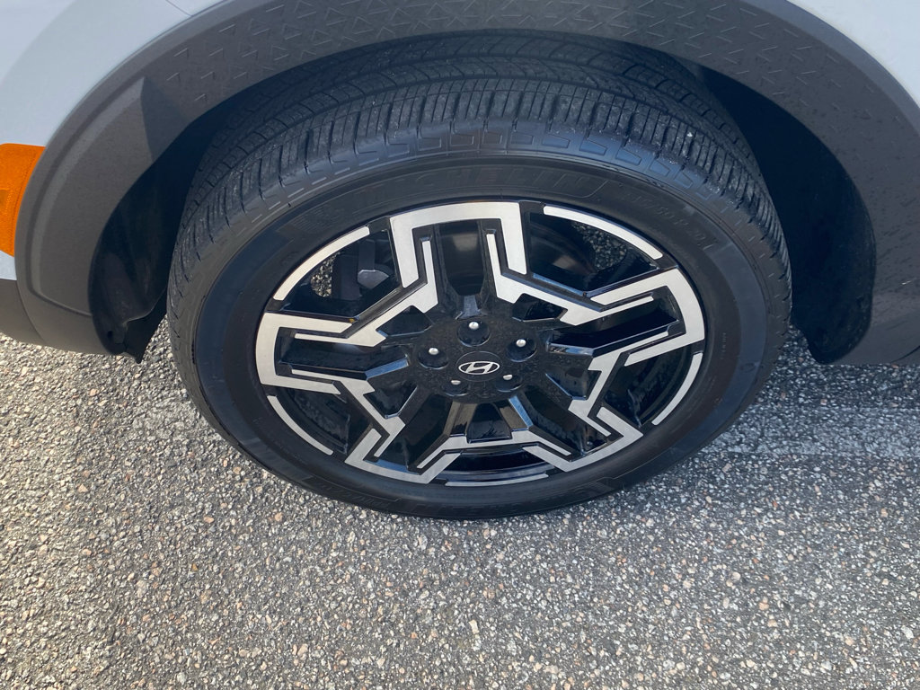 Used 2025 Hyundai Santa Cruz Limited image 16