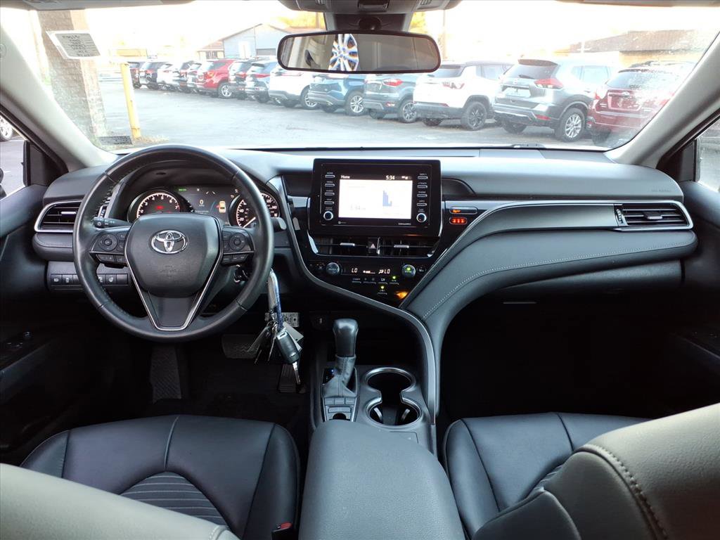 Used 2024 Toyota Camry SE image 9