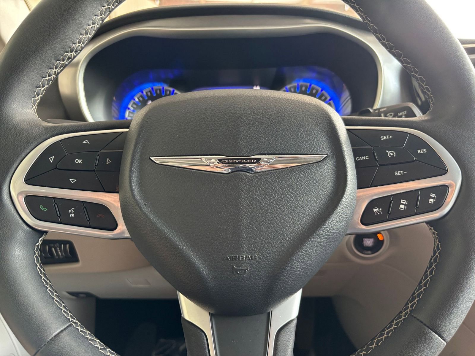 Used 2024 Chrysler Pacifica Touring-L image 30