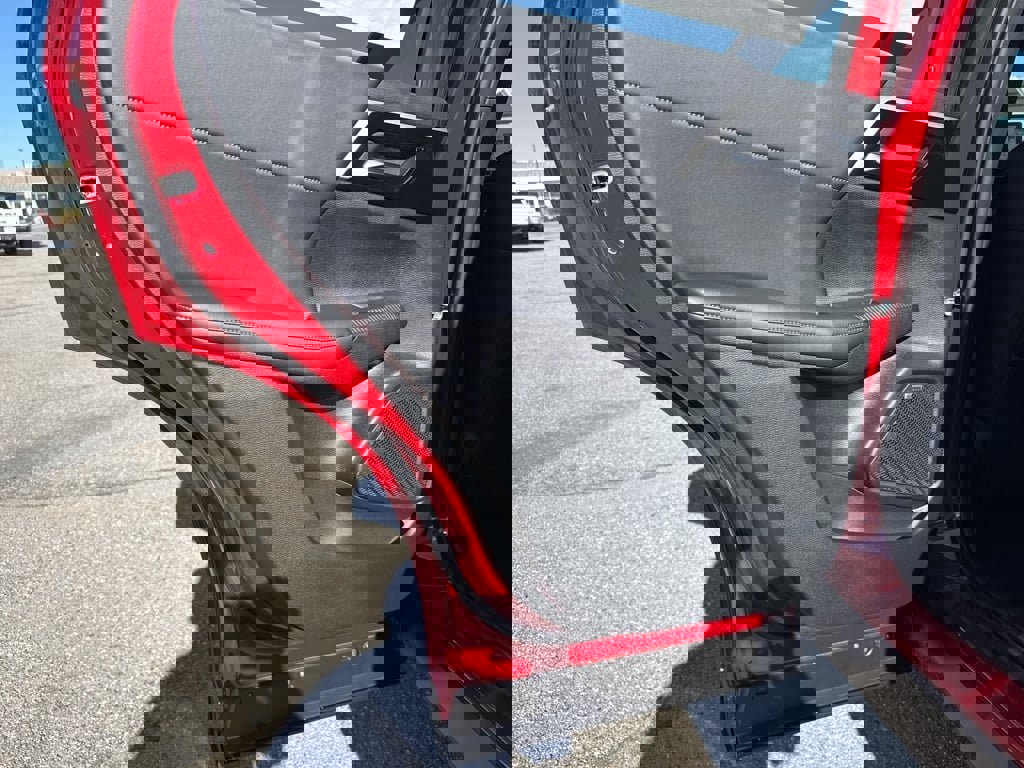 New 2025 Mitsubishi Outlander SE image 30