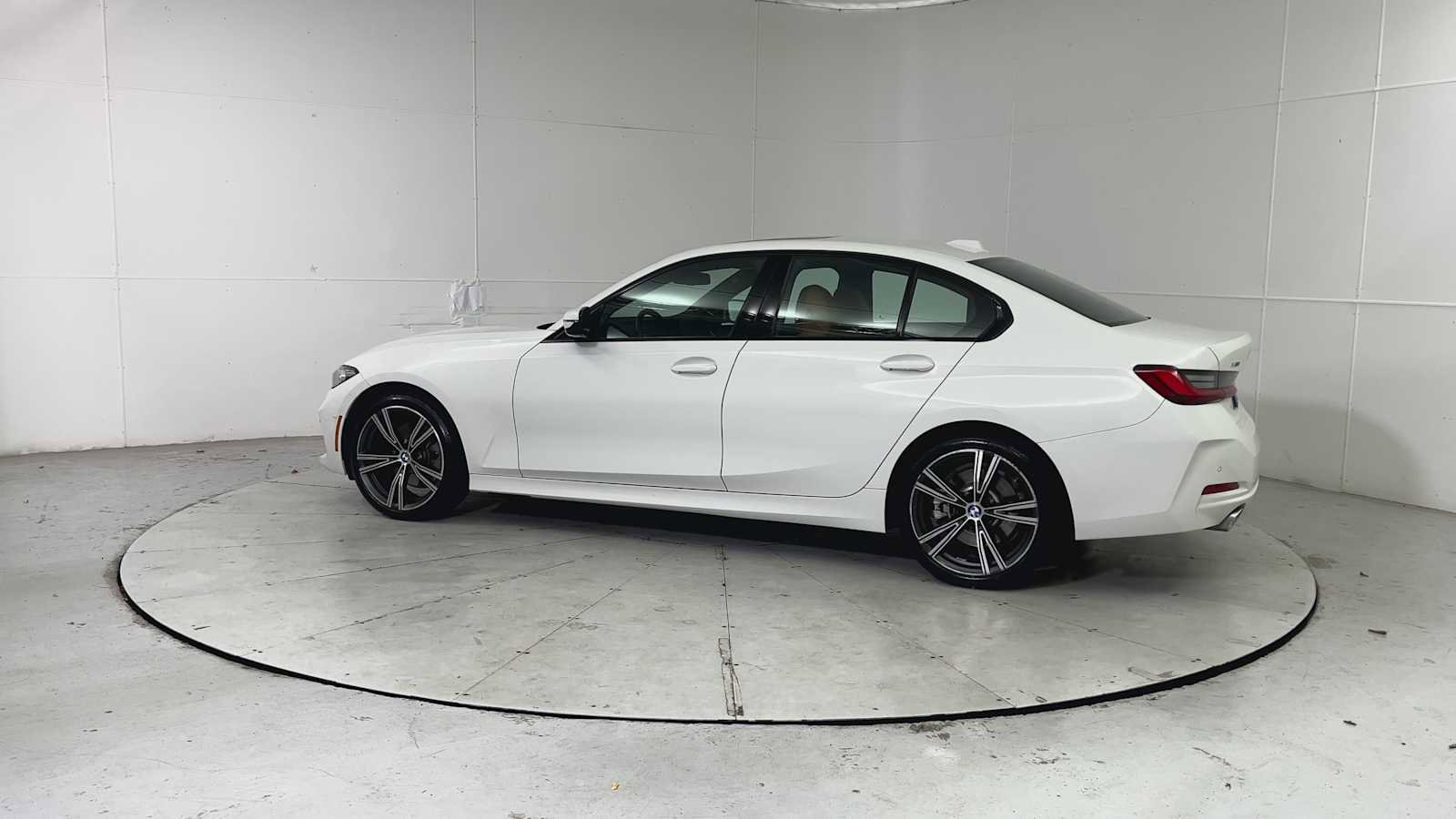Used 2023 BMW 330i xDrive Sedan w/ Premium Package image 4