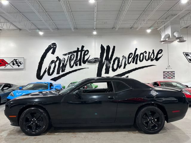Used 2020 Dodge Challenger SXT RWD image 2